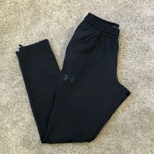 Black fitted Under Armour sweats size M